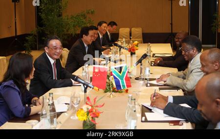 Bildnummer: 54242747  Datum: 20.07.2010  Copyright: imago/Xinhua (100720) -- GENEVA, July 20, 2010 (Xinhua) -- Wu Bangguo (2nd L), chairman of the Standing Committee of China s National People s Congress (NPC), meets with Max Sisulu (3rd R), speaker of the National Assembly of South Africa, in Geneva, Switzerland, July 20, 2010. (Xinhua/Ju Peng) (wy) (2)SWITZERLAND-GENEVA-WU BANGGUO--MAX SISULU-MEETING PUBLICATIONxNOTxINxCHN People Politik kbdig xsk 2010 quer     Bildnummer 54242747 Date 20 07 2010 Copyright Imago XINHUA  Geneva July 20 2010 XINHUA Wu Bangguo 2nd l Chairman of The thing Commit Stock Photo