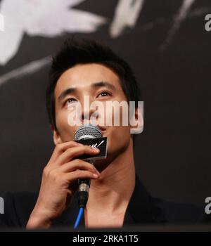 Bildnummer: 54256307  Datum: 27.07.2010  Copyright: imago/Xinhua (100727) -- SEOUL, July 27, 2010 (Xinhua) -- South Korean actor Won Bin speaks to the media during a preview event of the film Ajussi in Seoul, South Korea, July 27, 2010. The film Ajussi will be shown to the public on Aug. 4, 2010. (Xinhua/He Lulu)(axy) (1)SOUTH KOREA-SEOUL-AJUSSI-PREVIEW-PRESS PUBLICATIONxNOTxINxCHN People Film Entertainment Pressetermin kbdig xsk 2010 quadrat    Bildnummer 54256307 Date 27 07 2010 Copyright Imago XINHUA  Seoul July 27 2010 XINHUA South Korean Actor Won am Speaks to The Media during a Preview E Stock Photo