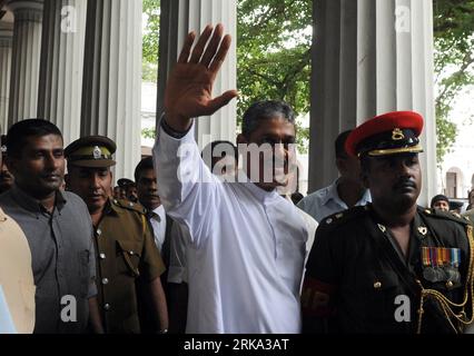 Bildnummer: 54263897  Datum: 29.07.2010  Copyright: imago/Xinhua (100730) -- COLOMBO, July 30, 2010 (Xinhua) -- General Sarath Fonseka, the former Sri Lankan Army Commander who led the government troops in the victorious battle against Tamil Tiger rebels, leaves the Colombo High Court on July 29, 2010. Fonseka will face trial-at-bar from Sept. 29 in the case where he has been indicted for making public statements which were harmful to national security. (Xinhua)(cl) (3)SRI LANKA-FORMER ARMY COMMANDER-COURT PUBLICATIONxNOTxINxCHN Politik Militär People Premiumd xint kbdig xub 2010 quer     Bild Stock Photo