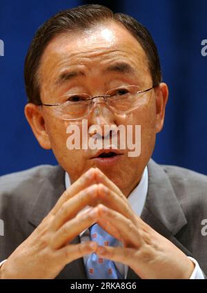 Bildnummer: 54285920  Datum: 09.08.2010  Copyright: imago/Xinhua (100809) -- NEW YORK, Aug. 9, 2010 (Xinhua) -- UN Secretary-General Ban Ki-moon speaks at a press conference at the UN headquarters in New York, the United States, Aug. 9, 2010. Ban on Monday launched a high-level panel to study how to lift out of poverty while respecting and preserving the climate and natural systems. The panel, known as the High-Level Panel on Global Sustainability, will be co-chaired by , the president of Finland, and the president of South Africa, Ban said. The members of the panel include some of the world s Stock Photo