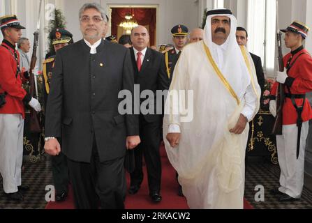 Bildnummer: 54312593  Datum: 18.08.2010  Copyright: imago/Xinhua (100819) -- ASCUNCION, Aug. 19, 2010 (Xinhua) -- President of Paraguay Fernando Lugo (L front) meets with Qatari Emir Sheik Hamad bin Khalifa Al Thani in Ascuncion, capital of Paraguay, Aug. 18, 2010. (Xinhua/Ubaldo Gonzalez) (zx) PARAGUAY-QATAR-LUGO-EMIR-MEETING PUBLICATIONxNOTxINxCHN People Politik kbdig xsk 2010 quer premiumd xint     Bildnummer 54312593 Date 18 08 2010 Copyright Imago XINHUA  Ascuncion Aug 19 2010 XINHUA President of Paraguay Fernando Lugo l Front Meets With Qatari Emir Sheik Hamad am Khalifa Al Thani in Ascu Stock Photo