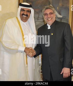 Bildnummer: 54312594  Datum: 18.08.2010  Copyright: imago/Xinhua (100819) -- ASCUNCION, Aug. 19, 2010 (Xinhua) -- President of Paraguay Fernando Lugo (R) meets with Qatari Emir Sheik Hamad bin Khalifa Al Thani in Ascuncion, capital of Paraguay, Aug. 18, 2010. (Xinhua/Ubaldo Gonzalez) (zx) PARAGUAY-QATAR-LUGO-EMIR-MEETING PUBLICATIONxNOTxINxCHN People Politik kbdig xsk 2010 quadrat premiumd xint o0 Freude    Bildnummer 54312594 Date 18 08 2010 Copyright Imago XINHUA  Ascuncion Aug 19 2010 XINHUA President of Paraguay Fernando Lugo r Meets With Qatari Emir Sheik Hamad am Khalifa Al Thani in Ascu Stock Photo