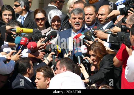 Bildnummer: 54420948  Datum: 12.09.2010  Copyright: imago/Xinhua (100912) -- ANKARA, Sept. 12, 2010 (Xinhua) -- Turkish President Abdullah Gul speaks to the press after casting his ballot at a polling station in Ankara on Sept. 12, 2010 during a referendum on constitutional changes. Turkish Prime Minister Recep Tayyip Erdogan announced Sunday Turks have approved the government-backed constitutional amendment package with 58 percent of votes in favor of the reforms in the referendum after 99 percent of votes were counted. (Xinhua/Anatolia News Agency) TURKEY-REFERENDUM-APPROVE PUBLICATIONxNOTxI Stock Photo