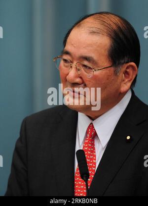 Bildnummer: 54439860  Datum: 17.09.2010  Copyright: imago/Xinhua (100917) -- TOKYO, Sep. 17, 2010 (Xinhua) -- Japan s newly appointed Health, Labor and Welfare Minister Rituo Hosokawa attends a press conference at the Prime Minister s official residence in Tokyo Sept. 17, 2010. Japanese Prime Minister Naoto Kan unveiled the roster of a fresh Japanese Cabinet early Friday afternoon. (Xinhua/Ji Chunpeng) (yc) JAPAN-TOKYO-CABINET-PRESS PUBLICATIONxNOTxINxCHN People Politik Regierung Minister Kabinett Porträt kbdig xdp 2010 hoch     Bildnummer 54439860 Date 17 09 2010 Copyright Imago XINHUA  Tokyo Stock Photo