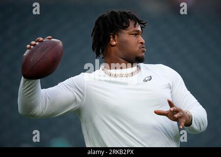 Indianapolis, Indiana, USA. 20th Nov, 2022. Philadelphia Eagles quarterback  Jalen Hurts (1) is pressured by Indianapolis Colts defensive tackle  DeForest Buckner (99) and forced out of bounds during the game between the