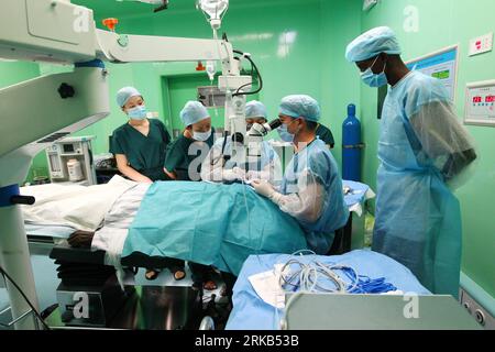 Bildnummer: 54474926  Datum: 25.09.2010  Copyright: imago/Xinhua (100927) -- DJIBOUTI, Sept. 27, 2010 (Xinhua) -- Chinese medical workers performs a cataract surgery for a 53-year-old Djibouti man aboard the Chinese navy hospital ship Peace Ark in Djibouti Sept. 25, 2010. The hospital ship, which arrived in Djibouti on Sept. 22, has provided medical services for over 1,500 by Sept. 26. (Xinhua/Zha Chunming) DJIBOUTI-CHINA-HOSPITAL SHIP-PEACE ARK-CATARACT SURGERY PUBLICATIONxNOTxINxCHN Gesellschaft Medizin Gesundheit Militär Schiff Militärkrankenhaus kbdig xub 2010 quer  o0 medizinische Versorg Stock Photo