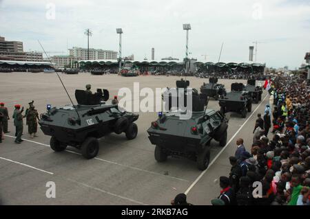 Bildnummer: 54503574  Datum: 01.10.2010  Copyright: imago/Xinhua (101001) -- ABUJA, Oct. 1, 2010 (Xinhua) -- Armored vehicles march during the celebrations of the 50th anniversary of Nigeria s independence at the Eagles Square in Abuja, Nigeria, Oct. 1, 2010. (Xinhua/Li Huailin) (zw) NIGERIA-ABUJA-INDEPENDENCE-CELEBRATION PUBLICATIONxNOTxINxCHN Politik Gesellschaft Nationalfeiertag Unabhängigkeitstag Parade Militär Militärparade kbdig xng 2010 quer premiumd xint     Bildnummer 54503574 Date 01 10 2010 Copyright Imago XINHUA  Abuja OCT 1 2010 XINHUA Armored VEHICLES March during The celebration Stock Photo