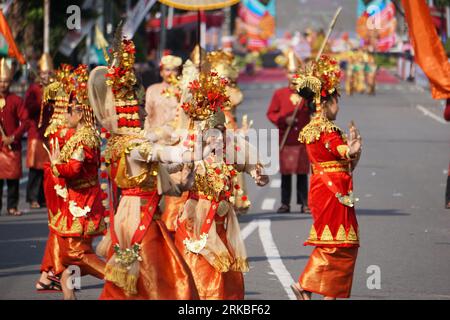 Gending sriwijaya dance from sumatera selatan at BEN Carnival. This dance depicts the joy of Palembang girls when they receive honored guests Stock Photo