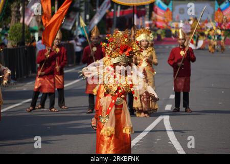 Gending sriwijaya dance from sumatera selatan at BEN Carnival. This dance depicts the joy of Palembang girls when they receive honored guests Stock Photo