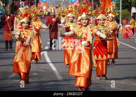 Gending sriwijaya dance from sumatera selatan at BEN Carnival. This dance depicts the joy of Palembang girls when they receive honored guests Stock Photo