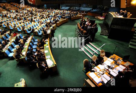 Bildnummer: 54564970  Datum: 25.10.2010  Copyright: imago/Xinhua (101025) -- NEW YORK, Oct. 25, 2010 (Xinhua) -- Delegates of the UN member states attend a meeting at the General Assembly hall at the UN Heaquarters in New York, Oct. 25, 2010. China on Monday was re-elected to the UN Economic and Social Council (ECOSOC), one of the six principal UN organs tasked to coordinate the economic, social and related work of the United Nations and its specialized agencies and institutions -- known as the United Nations family organizations. (Xinhua/Shen Hong) (zw) UN-ECOSOC-ELECTION PUBLICATIONxNOTxINxC Stock Photo