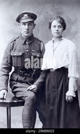 A lance corporal in the Machine Gun Corps with his wife during the First World War, c. December 1916. Stock Photo