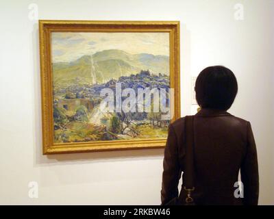 Bildnummer: 54615053  Datum: 06.11.2010  Copyright: imago/Xinhua (101106) -- SUZHOU, Nov. 6, 2010 (Xinhua) -- A visitor looks at a painting in Suzhou, east China s Jiangsu Province, Nov. 6, 2010. An exhibition showing classical paintings from San Diego Museum of Art of the United States opened in Suzhou Saturday. (Xinhua/Wang Jiankang) (wxy) CHINA-SUZHOU-SAN DIEGO MUSEUM OF ART-EXHIBITION (CN) PUBLICATIONxNOTxINxCHN Kultur Ausstellung Malerei kbdig xsk 2010 quer o0 Gemälde Bild Objekte    Bildnummer 54615053 Date 06 11 2010 Copyright Imago XINHUA  Suzhou Nov 6 2010 XINHUA a Visitor Looks AT a Stock Photo