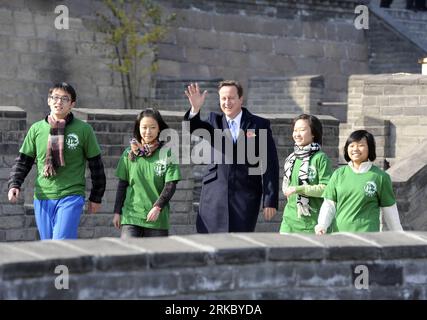 Bildnummer: 54626740  Datum: 10.11.2010  Copyright: imago/Xinhua (101110) -- BEIJING, Nov. 10, 2010 (Xinhua) -- British Prime Minister David Cameron waves as he visits the Great Wall with Chinese students in Beijing, capital of China, Nov. 10, 2010. (Xinhua/Xie Huanchi) (hdt) CHINA-GREAT WALL-BRITAIN-DAVID CAMERON-VISIT (CN) PUBLICATIONxNOTxINxCHN People Politik kbdig xdp 2010 quer premiumd     Bildnummer 54626740 Date 10 11 2010 Copyright Imago XINHUA  Beijing Nov 10 2010 XINHUA British Prime Ministers David Cameron Waves As he visits The Great Wall With Chinese Students in Beijing Capital of Stock Photo