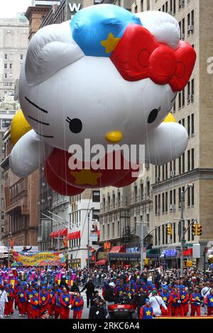 Macys il palloncino hello kitty immagini e fotografie stock ad alta  risoluzione - Alamy