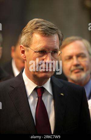 Bildnummer: 54690176  Datum: 30.11.2010  Copyright: imago/Xinhua (101130) -- BETHLEHEM, Nov. 30, 2010 (Xinhua) -- German President Christian Wulff visits the Church of the Nativity, in the West Bank city of Bethlehem, Nov. 30, 2010. (Xinhua/Luay Sababa) (lyi) MIDEAST-BETHLEHEM-GERMAN-PRESIDENT-VISIT PUBLICATIONxNOTxINxCHN People Politik Porträt premiumd kbdig xsk 2010 hoch    Bildnummer 54690176 Date 30 11 2010 Copyright Imago XINHUA  Bethlehem Nov 30 2010 XINHUA German President Christian Wulff visits The Church of The Nativity in The WEST Bank City of Bethlehem Nov 30 2010 XINHUA   lyi Midea Stock Photo