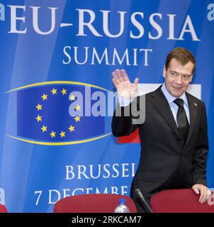 Bildnummer: 54716459  Datum: 07.12.2010  Copyright: imago/Xinhua BRUSSELS (Xinhua) -- Russian President Dmitry Medvedev arrives for EU-Russia Summit at EU headquarters in Brussels, capital of Belgium on Dec. 7, 2010. European Union (EU) and Russia would hold their 26th summit next week to discuss issues of common interests, the European Commission said here on Friday. (Xinhua/Thierry Monasse) (wh) BELGIUM-EU-RUSSIA SUMMIT PUBLICATIONxNOTxINxCHN People EU Russland Gipfel Treffen kbdig xmk 2010 quadrat premiumd    Bildnummer 54716459 Date 07 12 2010 Copyright Imago XINHUA Brussels XINHUA Russian Stock Photo