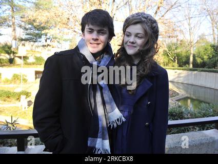 Bildnummer: 54733293  Datum: 09.12.2010  Copyright: imago/Xinhua (101209) -- WASHINGTON D.C., Dec. 9, 2010 (Xinhua) -- Georgie Henley (R) and Skandar Keynes, actors in The Chronicles of Narnia: The Voyage of the Dawn Treader , pose for a photo during the Smithsonian s National Zoo Lion Cub naming ceremony at Smithsonian National Zoological Park in Washington D.C., capital of the United States, Dec. 9, 2010. (Xinhua/Zhang Jun)(wjd) US-WASHINGTON-ENTERTAINMENT-NARNIA-LION CUB PUBLICATIONxNOTxINxCHN People Entertainment Film Pressetermin kbdig xdp xo0x premiumd 2010 quer     Bildnummer 54733293 D Stock Photo