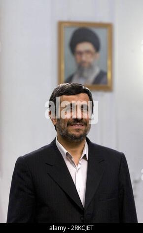 Bildnummer: 54771303  Datum: 27.12.2010  Copyright: imago/Xinhua (101227) -- TEHRAN, Dec. 27, 2010 (Xinhua) -- Iranian President Mahmoud Ahmadinejad reacts during his meeting with Somali Parliament Speaker Sharif Hassan Sheikh Aden in Tehran, capital of Iran, on Dec. 27, 2010. (Xinhua/Ahmad Halabisaz) IRAN-SOMALI-AHMADINEJAD-MEETING PUBLICATIONxNOTxINxCHN People Politik kbdig xmk 2010 hoch premiumd     Bildnummer 54771303 Date 27 12 2010 Copyright Imago XINHUA  TEHRAN DEC 27 2010 XINHUA Iranian President Mahmoud Ahmadinejad reacts during His Meeting With Somali Parliament Speaker Sharif Hassan Stock Photo