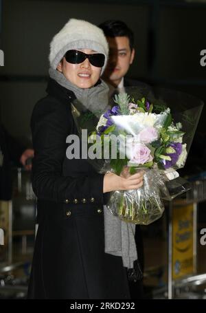 Bildnummer: 54845610  Datum: 23.01.2011  Copyright: imago/Xinhua (110123) -- SEOUL, Jan. 23, 2011 (Xinhua) -- Chiness actress Gong li arrives for promoting her movie Shanghai at Incheon International Airport, South Korea, on January 23, 2011. The movie Shanghai will be on show in Seoul on Jan. 27, 2011. (Xinhua/Park Jin Hee) (zx) SOUTH KOREA-SEOUL-GONG LI-PROMOTION-SHANGHAI PUBLICATIONxNOTxINxCHN Entertainment People kbdig xkg 2011 hoch o0 Südkorea    Bildnummer 54845610 Date 23 01 2011 Copyright Imago XINHUA  Seoul Jan 23 2011 XINHUA Chiness actress Gong left arrives for Promoting her Movie S Stock Photo