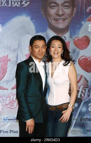 Bildnummer: 54859585  Datum: 27.01.2011  Copyright: imago/Xinhua (110128) -- SHANGHAI, Jan. 28, 2011 (Xinhua) -- Actor Andy Lau (R) and actress Gong Li pose as they promote their new film What Women Want during a press conference for premiere in Shanghai, east China, Jan. 27, 2011. The film will be staged on Feb. 3.(Xinhua) (bxf) CHINA-SHANGHAI-FILM-PRESS CONFERENCE (CN) PUBLICATIONxNOTxINxCHN Entertainment People Film xo0x kbdig xub 2011 hoch    Bildnummer 54859585 Date 27 01 2011 Copyright Imago XINHUA  Shanghai Jan 28 2011 XINHUA Actor Andy Lau r and actress Gong left Pose As They promote t Stock Photo