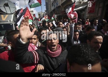 Bildnummer: 54921401  Datum: 17.02.2011  Copyright: imago/Xinhua (110217) -- RAMALLAH, Feb. 17, 2011 (Xinhua) -- Palestinians take part in a rally calling for ending the Palestinian division, in the West Bank city of Ramallah on Feb. 17, 2011. More than 3000 protesters call for free elections and the reconciliation between the two rival factions of Fatah and Hamas. (Xinhua/Fadi Arouri) (xhn) MIDEAST-RAMALLAH-RALLY PUBLICATIONxNOTxINxCHN Gesellschaft Politik Demo Protest Ende der Teilung kbdig xub 2011 quer premiumd     Bildnummer 54921401 Date 17 02 2011 Copyright Imago XINHUA  Ramallah Feb 17 Stock Photo