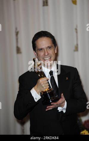 Bildnummer: 54961528  Datum: 27.02.2011  Copyright: imago/Xinhua (110228) -- HOLLYWOOD, Feb. 28, 2011 (Xinhua) -- Lee Unkrich poses with the trophy after winning the best Animated Feature Film of the 83rd Annual Academy Awards for the film Toy Story 3 at the Kodak Theater in Hollywood, California, the United States, Feb. 27, 2011. (Xinhua/Qi Heng) (cl) U.S.-HOLLYWOOD-OSCARS-WINNERS PUBLICATIONxNOTxINxCHN Entertainment People Film Oscar Verleihung Oscarverleihung Los Angeles Preisträger kbdig xkg 2011 hoch Aufmacher premiumd o0 Bester Animationsfilm    Bildnummer 54961528 Date 27 02 2011 Copyri Stock Photo