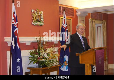 Bildnummer: 55240982  Datum: 06.04.2011  Copyright: imago/Xinhua (110406) -- BRISBANE, April 6, 2011 (Xinhua) -- Australian Foreign Minister Kevin Rudd addresses some 70 foreign diplomats invited to Brisbane, Queensland, Australia, April 6, 2011. More than 70 foreign diplomats in Australia were invited here to take a tour, aiming at showing that Queensland has recovered well from floods. The tour was also served as an introduction to tourism and trade opportunities here. (Xinhua/Zhou Yide) (msq) AUSTRALIA-QUEENSLAND-FLOOD-RECOVERY PUBLICATIONxNOTxINxCHN Politik People kbdig xub 2011 quer     B Stock Photo