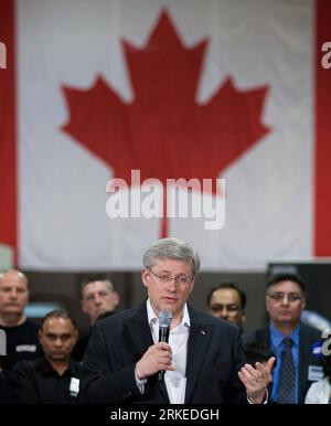 Bildnummer: 55241001  Datum: 06.04.2011  Copyright: imago/Xinhua (110406) -- TORONTO, April 6, 2011 (Xinhua) -- Canadian Prime Minister and Conservative Party leader Stephen Harper (front) answers media s questions at a campaign stop in Markham, Ontario, Canada, April 6, 2011. All parties in Canada are competing for the 41st federal election after the dissolution of the 40th parliament on March 26, 2011. (Xinhua/TonyxKing) (zw) CANADA-ELECTION-CAMPAIGN-HARPER PUBLICATIONxNOTxINxCHN Politik People Wahlkampf kbdig xub 2011 hoch premiumd     55241001 Date 06 04 2011 Copyright Imago XINHUA  Toront Stock Photo