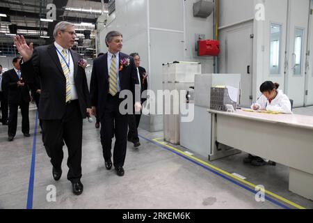 Bildnummer: 55271341  Datum: 18.04.2011  Copyright: imago/Xinhua (110418) -- TIANJIN, April 18, 2011 (Xinhua) -- Ray Conner (2nd L front), vice president and general manager of Supply Chain Management and Operations for Boeing Commercial Airplanes, inspects the new factory of Boeing Tianjin Composites Co. Ltd., in Tianjin, east China, April 18, 2011. The new factory was officially put into operation Monday. Boeing Tianjin Composites Co. Ltd., a joint venture between Boeing and the China Aviation Industry Corp, produces components and parts for the Boeing 737, 747-8, 767, 777 and the 787 Dreaml Stock Photo