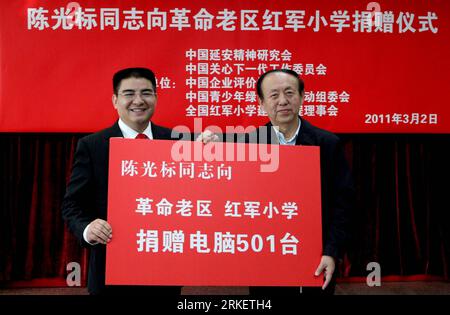 Bildnummer: 55293552  Datum: 27.04.2011  Copyright: imago/Xinhua (110427) -- BEIJING, April 27, 2011 (Xinhua) -- This file photo shows Chinese billionaire and philanthropist Chen Guangbiao(L) donating 501 computers to a primary school in Beijing, capital of China, March 2, 2011. Chen, who had topped the China charity list for three years since 2008, lost an election of this year s ranking list released in Beijing on Tuesday. Chen was confronted with the suspicion of his large number of charitable donations in recent days. (Xinhua/Song Lidong) (ly) CHINA-BEIJING-CHEN GUANGBIAO-PHILANTHROPY (CN) Stock Photo