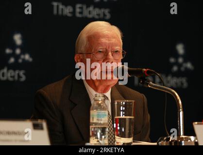 Bildnummer: 55297596  Datum: 28.04.2011  Copyright: imago/Xinhua (110428) -- SEOUL, April 28, 2011 (Xinhua) -- Former U.S. President Jimmy Carter speaks at a press conference in Seoul, South Korea, on April 28, 2011. Kim Jong-il, top leader of the Democratic People s Republic of Korea (DPRK), is willing to negotiate any issues with South Korea and members of the stalled nuclear disarmament talks without precondition, former U.S. President Jimmy Carter said Thursday. (Xinhua/Park Jin Hee) (xhn) SOUTH KOREA-SEOUL-US-CARTER PUBLICATIONxNOTxINxCHN People Politik kbdig xcb xo0x 2011 quer premiumd Stock Photo