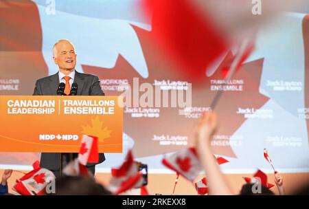 Bildnummer: 55312318  Datum: 03.05.2011  Copyright: imago/Xinhua (110503) -- TORONTO, May 3, 2011 (Xinhua) -- The New Democratic Party (NDP) leader Jack Layton speaks to his supporters after the election results were announced in Toronto, Canada, May 2, 2011. Canada s Conservative Party led by Prime Minister Stephen Harper won the 41st federal election and will form its first majority government, according to the latest projections of the country s leading television networks. The New Democratic Party would triple its number of seats to more than 100 and become the official opposition. (Xinhua Stock Photo
