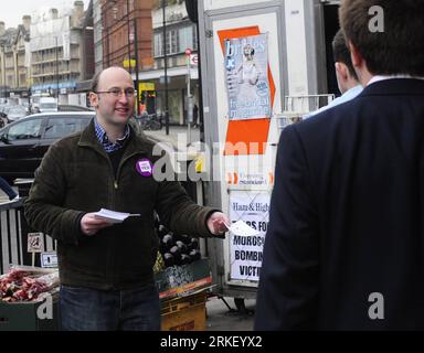 Bildnummer: 55318493  Datum: 05.05.2011  Copyright: imago/Xinhua (110505) -- LONDON, May 5, 2011 (Xinhua) -- A Yes campaigner hands out leaflets outside a tube station in London, the United Kingdom, May 5, 2011. Voters in the UK are expected to go to polling stations Thursday for a referendum to decide whether to replace the current first-past-the-post system in the parliament elections with an Alternative Vote (AV) system, where voters list their preferences on the ballot paper and the one polling the least is eliminated and their votes redistributed until one party gets a majority of votes c Stock Photo