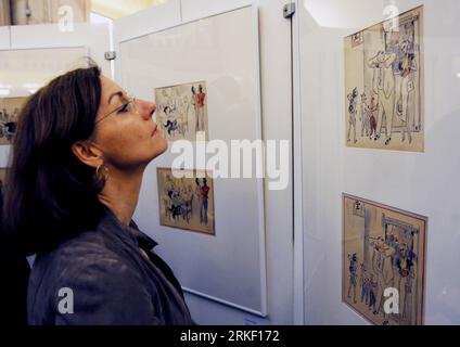 Bildnummer: 55323243  Datum: 06.05.2011  Copyright: imago/Xinhua (110506) -- VIENNA, May 6, 2011 (Xinhua) -- A lady watches cartoons on China by Austrian painter Friedrich Schiff during an art exhibition titled Look through the Dragon Skin in Vienna, capital of Austria, May 6, 2011. The paintings in canvass, watercolor and cartoon drawn by Friedrich Schiff vividly showed his passion on the daily life of the Chinese in 17 years that he stayed in China in the 1930s and 1940s. (Xinhua/Xu Liang) AUSTRIA-VIENNA-SCHIFF-ART EXHIBITION PUBLICATIONxNOTxINxCHN Kultu Kunst Ausstellung xo0x kbdig xub 2011 Stock Photo