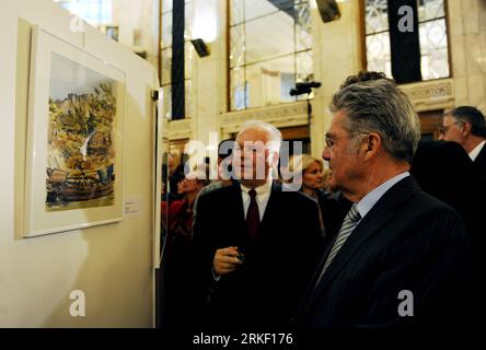 Bildnummer: 55323241  Datum: 06.05.2011  Copyright: imago/Xinhua (110506) -- VIENNA, May 6, 2011 (Xinhua) -- Austrian Federal President Heinz Fisher (R) watches paintings on China by Austrian painter Friedrich Schiff during an art exhibition titled Look through the Dragon Skin in Vienna, capital of Austria, May 6, 2011. The paintings in canvass, watercolor and cartoon drawn by Friedrich Schiff vividly showed his passion on the daily life of the Chinese in 17 years that he stayed in China in the 1930s and 1940s. (Xinhua/Xu Liang) AUSTRIA-VIENNA-SCHIFF-ART EXHIBITION PUBLICATIONxNOTxINxCHN Kultu Stock Photo