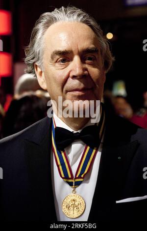 Bildnummer: 55348061  Datum: 14.05.2011  Copyright: imago/Xinhua OTTAWA: MAY 14, 2011 Canadian Governor General s Performing Arts Awards Canadian composer and musician Howard Shore arrives on the red carpet during the Canadian Governor General s Performing Arts Awards at the National Arts Centre in Ottawa, Ontario, Canada, on May 14, 2011. Shore received the lifetime artistic achievement award. (Xinhua / Christopher Pike) Canadian Governor General s Performing Arts Awards PUBLICATIONxNOTxINxCHN People Politik premiumd kbdig xkg 2011 hoch o0 Auszeichnung, Medaille    Bildnummer 55348061 Date 14 Stock Photo