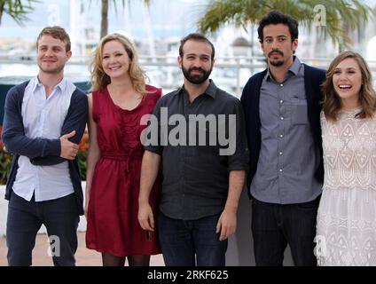 Bildnummer: 55349493  Datum: 15.05.2011  Copyright: imago/Xinhua CANNES, May 15, 2011 (Xinhua) -- (From L to R) U.S. director Sean Durkin, actresses Louisa Krause, Portuguese producer Antonio Campos, U.S. producer Josh Mond and U.S actress Elisabeth Olsen pose during the photocall of Martha Marcy May Marlene at the 64th Cannes Film Festival in Cannes, France, on May 15, 2011. (Xinhua/Gao Jing) (msq) FRANCE-CANNES-FILM-FESTIVAL-MARTHA MARCY MAY MARLENE PUBLICATIONxNOTxINxCHN Kultur Entertainment People Film 64. Internationale Filmfestspiele Cannes Photocall kbdig xsk 2011 quer    Bildnummer 553 Stock Photo