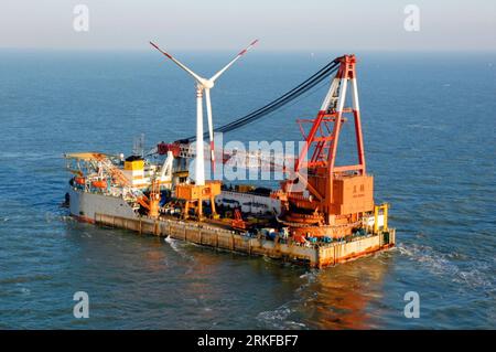 Bildnummer: 55392641  Datum: 02.11.2007  Copyright: imago/Xinhua (110524) -- XINJIANG, May 24,  (Xinhua) -- File photo taken on Nov. 2, 2007 shows China s first offshore 1.5 MW turbine produced by Goldwind Science and Technology Co.,Ltd. starting operation in Bohai Sea. Founded in 1998x, Xinjiang Goldwind Science and Technology Co.,Ltd. is one of the largest wind turbine manufacturers in the world with operations in Asia, Australia, Europe, and the Americas. By now, Goldwind s independently-developed 3.0 MW turbine has been successfully installed and began operation in Dabancheng of Xinjiang, Stock Photo