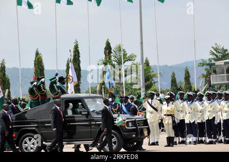 Bildnummer: 55408387  Datum: 29.05.2011  Copyright: imago/Xinhua (110529) -- ABUJA, May 29, 2011 (Xinhua) -- Nigerian President Goodluck Jonathan inspects an honour guard during a parade following his inauguration in Abuja on May 29, 2011. Goodluck Jonathan was sworn in Sunday as Nigerian president in a grand presidential inauguration ceremony held on the Eagle Square in Abuja, capital of Nigeria. (Xinhua/Cao Kai) (lmz) NIGERIA-ABUJA-PRESIDENT-JONATHAN-INAUGURATION PUBLICATIONxNOTxINxCHN People Politik kbdig xsp Amtseinführung premiumd x0x 2011 quer     Bildnummer 55408387 Date 29 05 2011 Copy Stock Photo