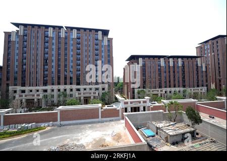 Bildnummer: 55424966  Datum: 03.06.2011  Copyright: imago/Xinhua (110603) -- BEIJING, June 3, 2011 (Xinhua) -- Photo taken on May 26, 2011 shows the exterior of the apartment buildings Diaoyutai Courtyard Number 7 in Beijing, capital of China. The penthouse apartment building starts attracting public eyeballs because of its extraordinarily high selling price, which is reported to be 300,000 yuan (about 46,300 US dollars) per square meter. The real estate industry watchdog here, Beijing Municipal Commission of Housing and Urban-rural Development announced on June 3 that the sale of 23 overprice Stock Photo