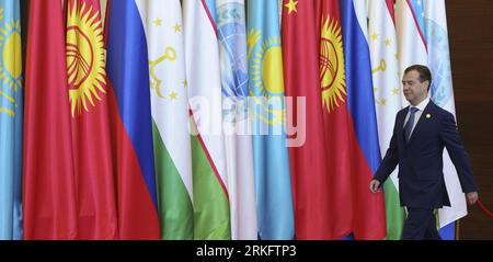 Bildnummer: 55456473  Datum: 15.06.2011  Copyright: imago/Xinhua (110615) -- ASTANA, June 15, 2011 (Xinhua) -- Russian President Dmitry Medvedev arrives for the SCO summit in Astana, capital of Kazakhstan, June 15, 2011. Leaders of the member states of the Shanghai Cooperation Organization (SCO) met in Astana, capital of Kazakhstan, Wednesday to celebrate the 10th birthday of the organization and formulate the SCO s missions for the next decade. (Xinhua/Sadat) (zcc) KAZAKHSTAN-ASTANA-SCO SUMMIT PUBLICATIONxNOTxINxCHN People Politik Gipfel x0x xsk 2011 quer Aufmacher premiumd     Bildnummer 554 Stock Photo