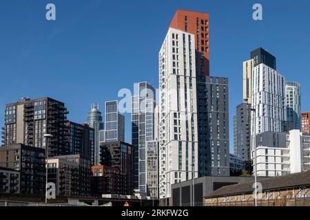 New tower blocks in the Nine Elms area of south London. The skyscrapers are part of a larger redevelopment project of Battersea and Nine Elms. The are Stock Photo