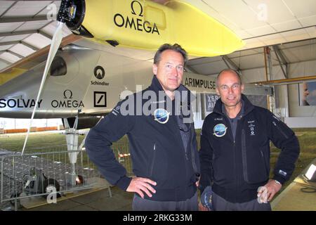 Bildnummer: 55538685  Datum: 23.06.2011  Copyright: imago/Xinhua (110623) -- Paris, June 23, 2011 (Xinhua) -- Swiss Solar Impulse pilot Andre Borschberg (L) and Bertrand Piccard, president of the project, pose for photos in front of the solar-powered plane during the biennial International Paris Air Show in Paris, June 23, 2011. Solar Impulse, the Swiss solar-powered aircraft, finally arrived in Paris on Tuesday after three days delay. Solar Impulse is the first aeroplane designed to fly day and night without requiring fuel and without producing carbon emission. It made a historic 26-hour day Stock Photo
