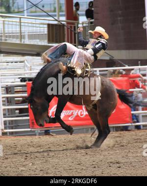 Bildnummer: 55583237  Datum: 08.07.2011  Copyright: imago/Xinhua (110711) -- CALGARY, July 11, 2011 (Xinhua) -- A rider struggles with the horse in Calgary, Alberta, Canada, on July 9, 2011. The 99th Calgary Stampede started in Calgary on July 8, 2011. The 10-day fair, known as the world s largest outdoor rodeo, attracts over 1 million visitors from all over the world. (Xinhua/Huang Xiaonan) (zcc) CANADA-CALGARY-RODEO PUBLICATIONxNOTxINxCHN Gesellschaft Kultur Rodeo Land Leute Pferd Tiere premiumd xns x0x 2011 quadrat Highlight     Bildnummer 55583237 Date 08 07 2011 Copyright Imago XINHUA  Ca Stock Photo