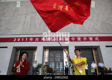 Bildnummer: 55583272  Datum: 11.07.2011  Copyright: imago/Xinhua (110711) -- BEIJING, July 11, 2011 (Xinhua) -- Li Haifeng (L), director of the Overseas Chinese Affairs Office of the State Council, presents the flag to the summer camp members during the opening ceremony of the Summer Camp for Taiwan Youth in Beijing, capital of China, July 11, 2011. The summer camp, a subsidiary activity of the Taiwan and mainland culture exchange activities, opens in Beijing on Monday. Altogether some 800 Taiwanese students from colleges and secondary schools of southeast China s Taiwan, mainland and five oth Stock Photo