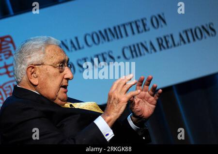 Bildnummer: 55601449  Datum: 18.07.2011  Copyright: imago/Xinhua (110719) -- NEW YORK, July 19, 2011 (Xinhua) -- Former United States Secretary of State Henry Kissinger attends the discussion on his new book On China , in New York, on July 18, 2011. The book was published on May 17, 2011. (Xinhua/Shen Hong) (jy) US-CHINA-KISSINGER-NEW BOOK PUBLICATIONxNOTxINxCHN People Politik x0x xtm 2011 quer     Bildnummer 55601449 Date 18 07 2011 Copyright Imago XINHUA  New York July 19 2011 XINHUA Former United States Secretary of State Henry Kissinger Attends The Discussion ON His New Book ON China in Ne Stock Photo