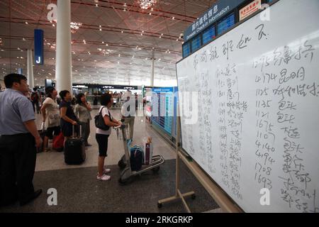 Bildnummer: 55612762  Datum: 25.07.2011  Copyright: imago/Xinhua (110725) -- BEIJING, July 25, 2011 (Xinhua) -- A billboard showing fight cancellation information is seen at the Beijing Capital International Airport, capital of China, July 25, 2011. The departure of many flights were delayed or cancelled due to the unfavorable weather conditions in Beijing on Monday. (Xinhua/Jin Liwang) (hy) CHINA-BEIJING-WEATHER-FLIGHT DELAY AND CANCELLATIONS (CN) PUBLICATIONxNOTxINxCHN Gesellschaft Wetter Regen Flugausfall Ausfall Luftfahrt Verkehr xtm 2011 quer  o0 Wartende warten Info Verspätungen    Bildn Stock Photo