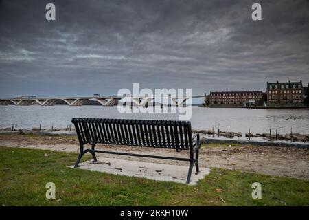 The Woodrow Wilson Bridge on a cloudy day, spanning the Potomac River between Maryland and Virginia Stock Photo