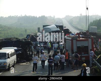 Bildnummer: 55682059  Datum: 06.08.2011  Copyright: imago/Xinhua (110806) -- SHANGRAO, Aug. 6, 2011 (Xinhua) -- Photo taken on Aug. 6, 2011 shows the site of a road accident in the Shangshao segment of the Shanghai-Kunming expressway, east China s Jiangxi Province. Seventeen were killed and four others injured in a road accident in east China s Jiangxi Province Saturday morning, police said. A semi-trailer truck rear-ended another one and rolled over to the opposite lane on the Shanghai-Kunming expressway at around 4:30 a.m. Aug. 6 (2030 GMT Aug. 5). The truck was then hit by a lorry, which co Stock Photo